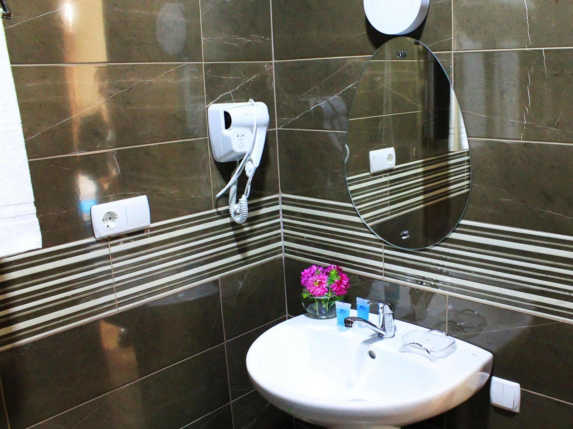 Rogalux Blue Hotel Tbilisi Bagian luar foto
